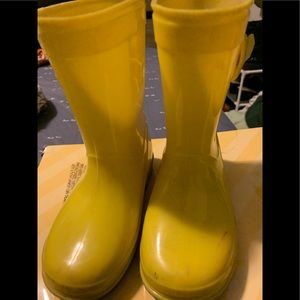 Yellow rain boots kids